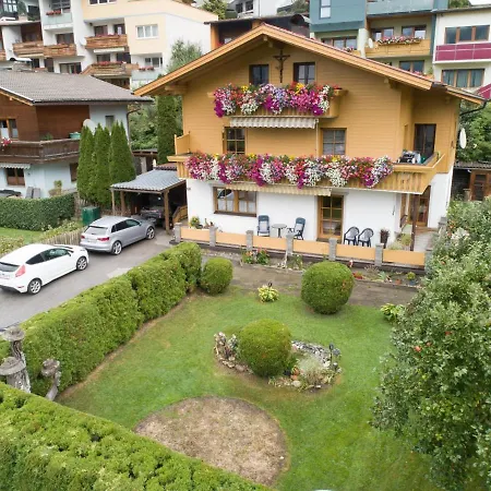 Larcher Apartment *
