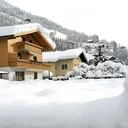 Larcher Apartment *